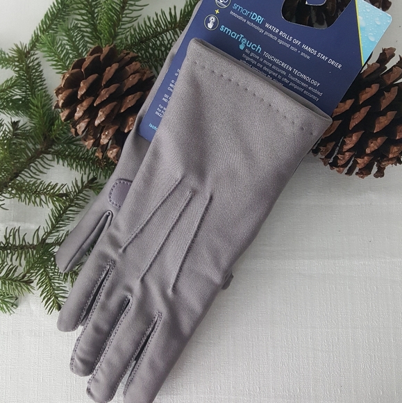 isotoner Accessories - NWT Isotoner SmartDri Gloves